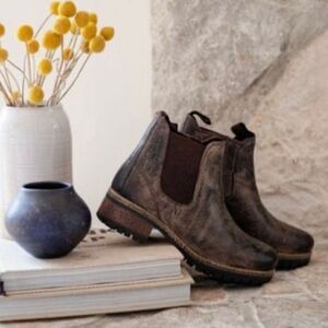 DIBA TRUE Say So leather distressed‎ ankle boots Size 6 western boho